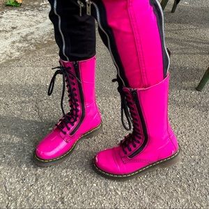 Dr Martens patent leather half calf lace pink boots. SUPER RARE! hard to find!!